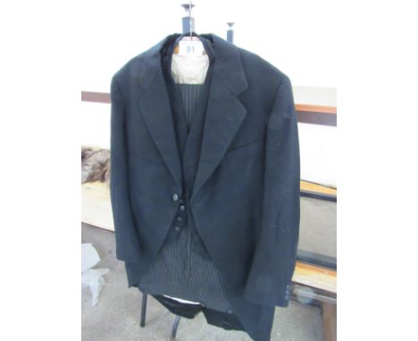  Sale Item:    GENTS 3 PCE SUIT & 2 FUR CAPES (AF)  Vat Status:   No Vat   Buyers Premium:  This lot is subject to a Buyers P