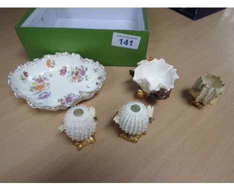  Sale Item:    BOX 5 SMALL PCS MOORES WARE ETC (AF)  Vat Status:   No Vat   Buyers Premium:  This lot is subject to a Buyers 