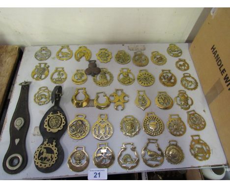  Sale Item:    BOX HORSE BRASSES (AF)   Vat Status:   No Vat   Buyers Premium:  This lot is subject to a Buyers Premium of 15
