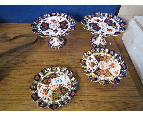  Sale Item:    BOX IMARI PATTERN COMPORTS & PLATE  Vat Status:   No Vat   Buyers Premium:  This lot is subject to a Buyers Pr