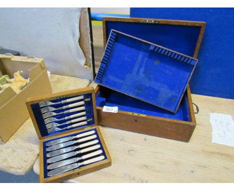  Sale Item:    OAK CUTLERY BOX & BOX FISH CUTLERY  Vat Status:   No Vat   Buyers Premium:  This lot is subject to a Buyers Pr