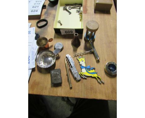  Sale Item:    BOX SMALL ITEMS THEATRE GLASSES ETC (AF)  Vat Status:   No Vat   Buyers Premium:  This lot is subject to a Buy