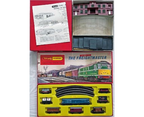 Pair of 1960s Tri-ang Hornby MODEL RAILWAY SETS, both boxed, comprising R.5083 Terminus/Through Station Composite Set in what