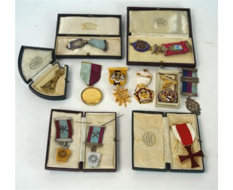 Masonic Provincial Charity breast Jewel
In silver gilt with 9ct gold hallmarked band, inscription Brother A.H. Butterworth se
