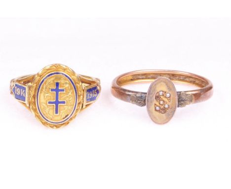 A gold and blue enamel French Provincial ring, early 20th Century
The ring depicting the cross of Loraine, and dated 1914-191