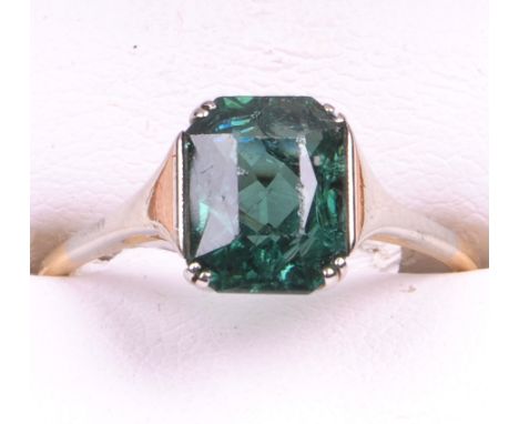 A green spinel single stone ring
The rectangular step cut green spinel of approx 9mmx8mm claw set to wide shoulders and taper