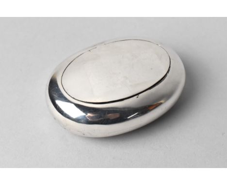 An Edwardian Silver Snuff Box of Oval Form by Arthur Joseph Mason, 7.5cm Wide 