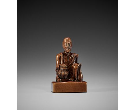 A WOOD SEAL-TYPE NETSUKE OF ONO NO KOMACHIJapan, late 18th century, Edo period (1615-1868)The legendary poetess depicted as a