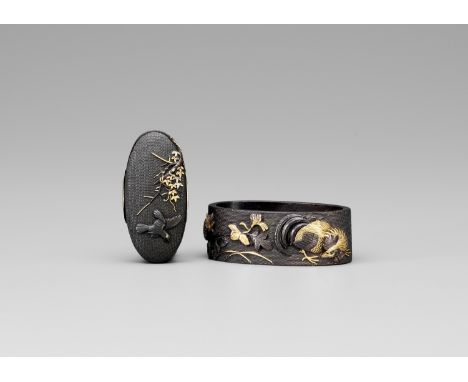 A FINE FUCHI AND KASHIRA WITH A COCKEREL AND CROWThe fuchi signed Hakkakusai Ishiguro HirotsuneJapan, Edo (Tokyo), 19th centu