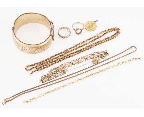 A collection of 9ct yellow gold jewellery, to include a gate bracelet, a snake link chain (A/F), a rope twist chain (A/F), a 