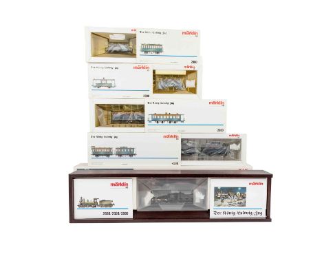 MÄRKLIN 5-tlg Set 'Der-König-Ludwig-Zug', Spur H0, bestehend aus Nr. 2880, Teil I-IV: Lokomotive B VI "Tristan" mit Präsentat