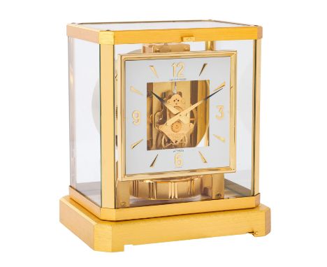JAEGER LECOULTRE ATMOS TISCHUHR, 60er Jahre, Kaliber 528-8, allseitig verglastes Gehäuse aus vergoldetem, part. gebürstetem M