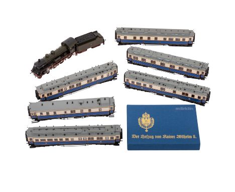 MÄRKLIN 4-tlg Set 'Der Hofzug von Kaiser Wilhelm II', Spur H0, mit grüner Schnellzug-Lokomotive 'S 10' der KPEV und drei 2-tl
