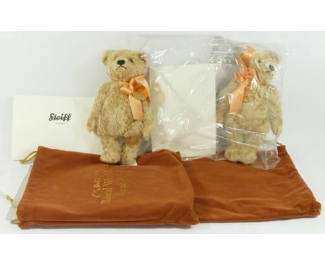 Steiff, 2 x William and Catherine, The Royal Wedding Teddy Bear, numbers 1894 and 4055, product limited to the year 2011, wit