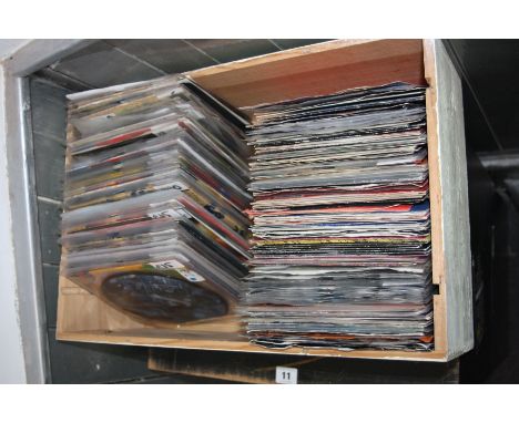 A WOODEN BOX CONTAINING OVER ONE HUNDRED AND FIFTY  7' SINGLES AND PICTURE DISCS, by artists such as AC DC, Meat Loaf, Machin