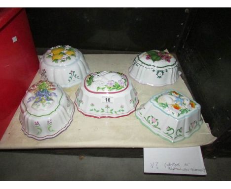 5 ceramic jelly moulds.