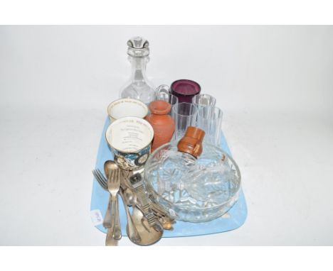 TRAY CONTAINING QUANTITY OF GLASS AND CERAMIC ITEMS INCLUDING A COALPORT QUEENS SILVER JUBILEE VASE, GLASS DECANTER AND STOPP