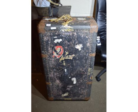 VINTAGE TRAVELLING TRUNK, LENGTH APPROX 106CM