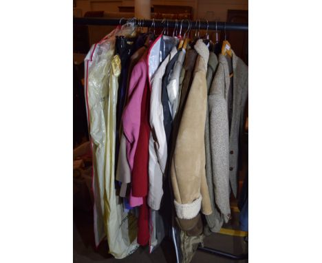 QUANTITY OF VARIOUS VINTAGE CLOTHING