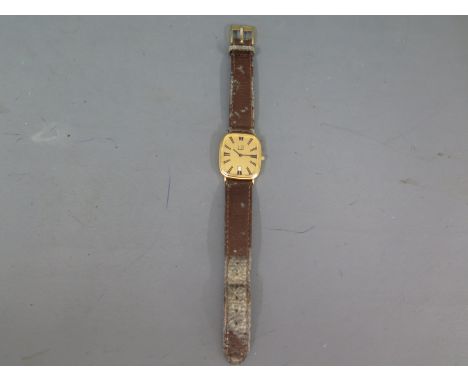 A gold plated and stainless steel watch by Alfred Dunhill, Swiss quartz movement, gold coloured dial, date aperture to 6 o'cl
