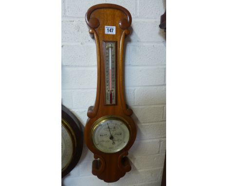 A walnut case 20th century Barometer Thermometer - Height 61cm 