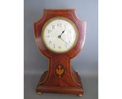 An inlaid mahogany balloon shaped mantel clock with key - Height 28cm 
Condition report: Working 