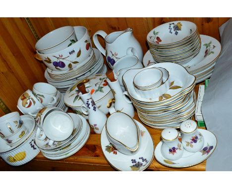 ROYAL WORCESTER 'EVESHAM' DINNER/OVEN WARES (over 60 pieces)