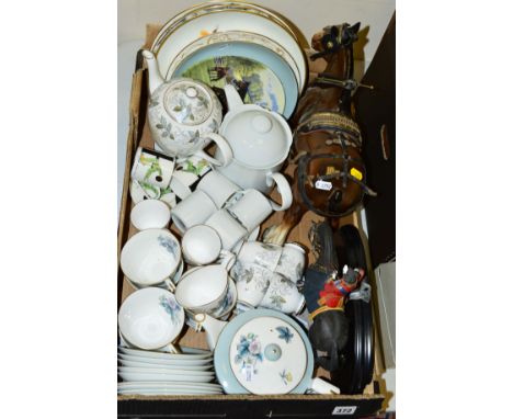 A TUSCAN CHINA 'RONDELERY' PATTERN FIFTEEN PIECE COFFEE SET, Royal Worcester 'Woodland' pattern part tea set, other coffee wa
