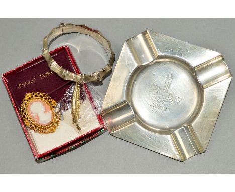 FOUR ITEMS, to include a silver hinged bamboo design bangle, hallmarked Birmingham 1972, a Mappin & Webb silver ashtray with 