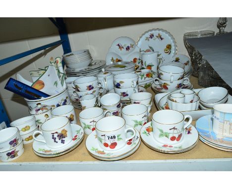 ROYAL WORCESTER 'EVESHAM' DINNER AND TEA WARES,to include serving dishes, soup bowl, napkin rings, flan dishes, teapot and fo