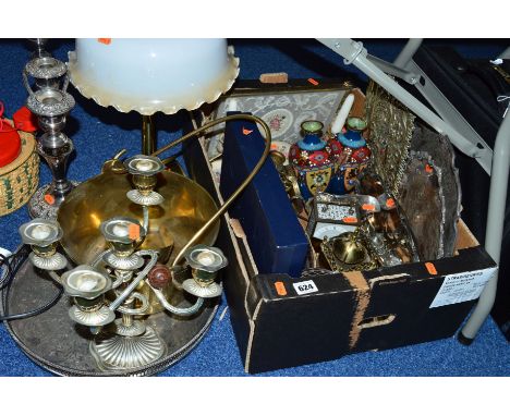 A BOX AND LOOSE SUNDRIES, METALWARES, etc, to include a pair of cloisonne vases (one a/f), brass jam pan, brass table lamp, g