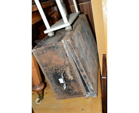 A VINTAGE TIN TRUNK