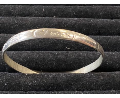A stamped 925 silver bangle 