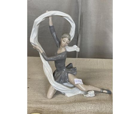 A large Nao figurine h35cm 