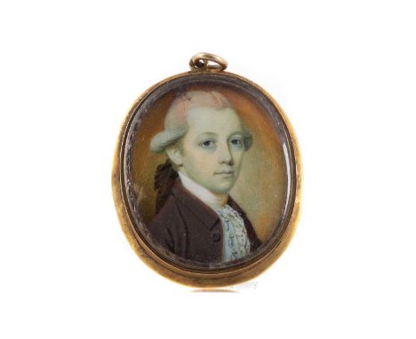 REGENCY PORTRAIT MINIATURE OF A GENTLEMAN LATE 18TH CENTURY painting on ivory, in glazed gold plated surroundThis lot contain