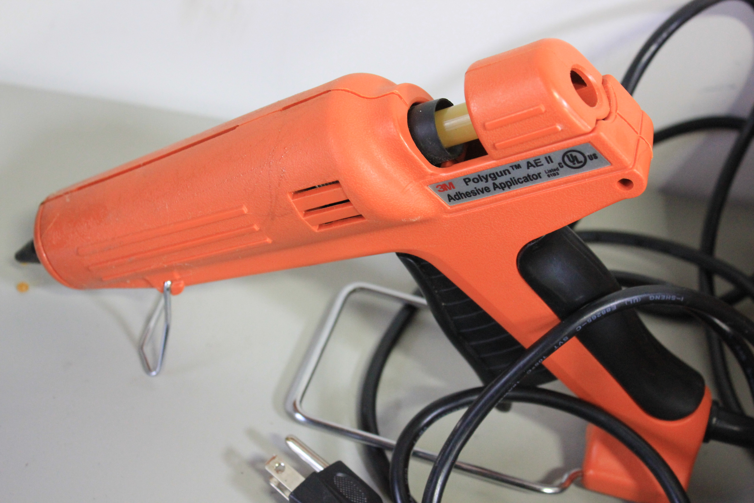 Lot of 4 Industrial Hot Glue Guns with glue sticks 3m Poly Gun (3) Parker GR60