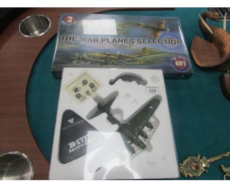 The war planes selection video gift box set + model Mephis Belle plane