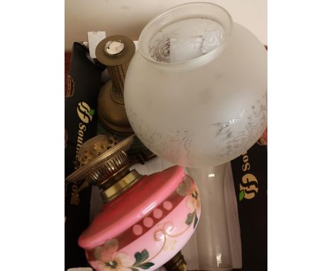 Victorian glass oil lamp with handpainted decoration on Corinthian column (AF) 