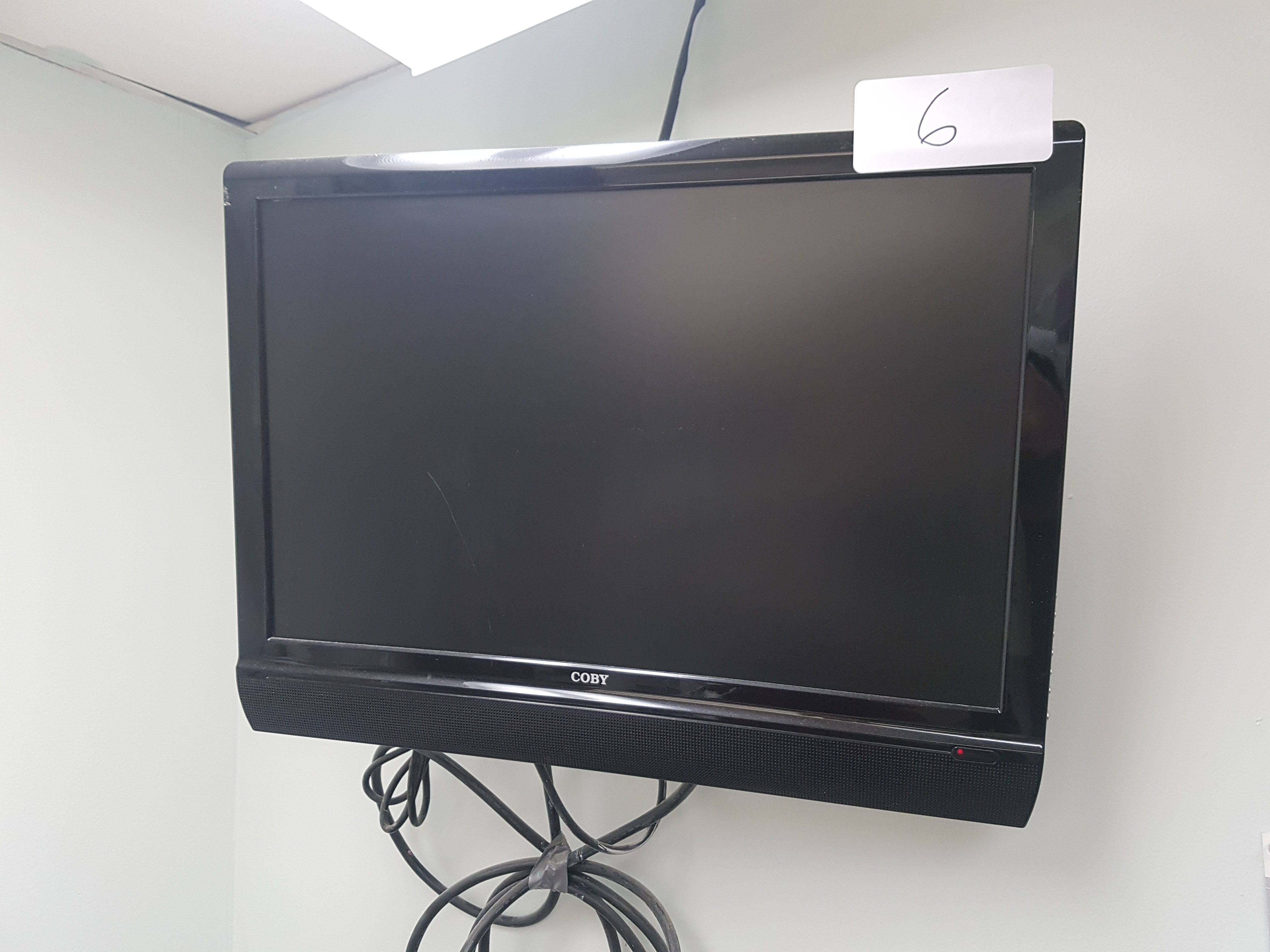 Coby 24 Hd Lcd Monitor W Wall Mount