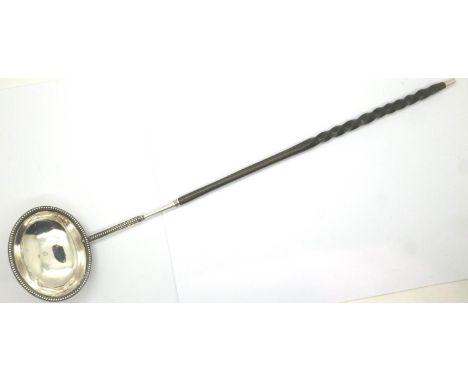 Georgian hallmarked silver toddy ladle, L: 36 cm. P&amp;P Group 1 (£14+VAT for the first lot and £1+VAT for subsequent lots) 