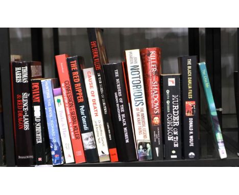 Shelf of mixed murder/true crime related books. P&amp;P Group 3 (£25+VAT for the first lot and £5+VAT for subsequent lots) 