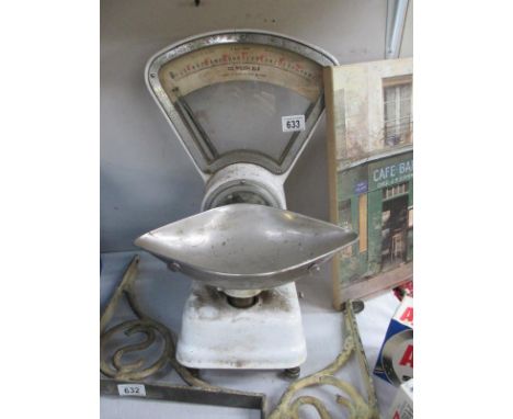 A vintage set of grocers scales