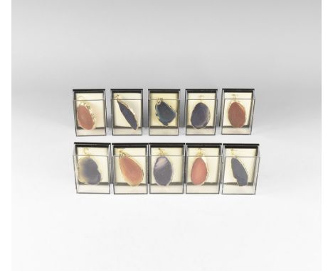 A group of ten polished agate slices pendants with gold-coloured metal caps, all in plastic presentation boxes. 200 grams tot