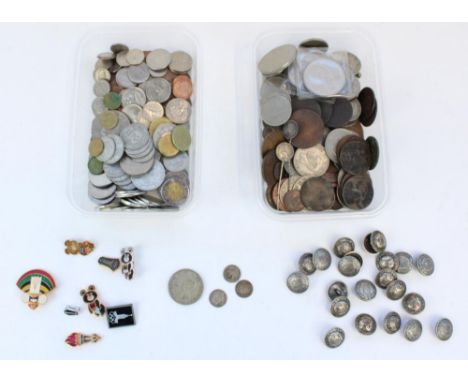 Selection of mixed GB, world and US coinage, mostly c20th cupro nickel and copper, 1974 Banco de Reserva Peru uniform buttons