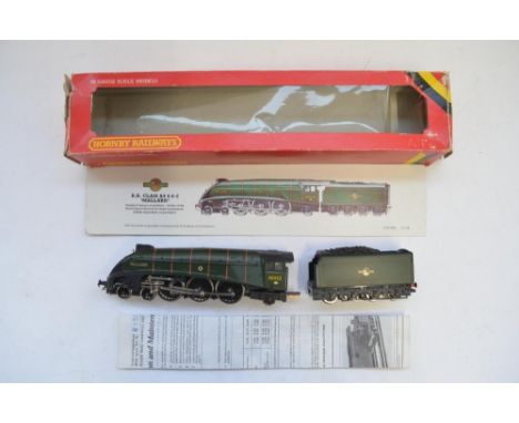 Hornby R. 350 OO gauge B.R. Class A4 4-6-2 'Mallard' locomotive and tender 