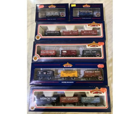 Bachmann 37-105Y OO gauge 8 plank wagon set "Barrow/Bentley/Hatfield", two Bachmann 33-025 OO gauge 7 plank wagon sets "Coal 