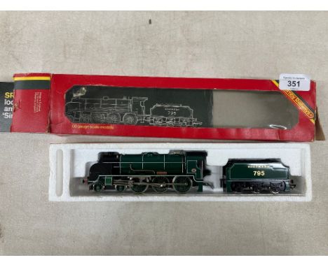 Hornby R.154 OO gauge SR Class N15 "Sir Dinadan" locomotive and tender 