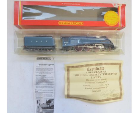Hornby R. 528 OO gauge LNER 4-6-2  "Sir Nigel Gresley" (preserved livery) locomotive and tender 