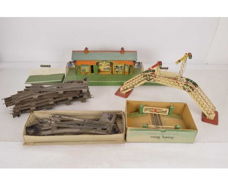 Hornby 0 Gauge 3-rail Track and Accessories (qty), a large quantity of standard curved and straight rails, half-rails and oth