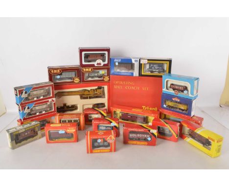 Hornby Dapol Tri-ang and other 00 gauge freight wagons and sets in original boxes  (23), comprising Tri-ang R323 Mail coach s